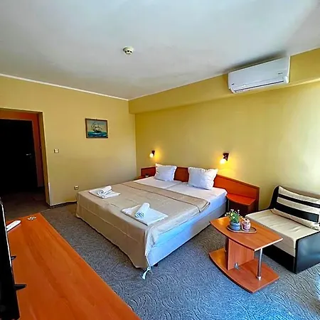 Adeti Hotel 2*