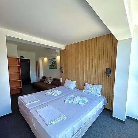 Adeti Hotel 2*