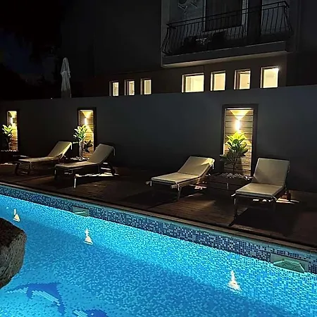 Adeti Hotel 2*