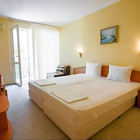 Hotel Adeti 2*